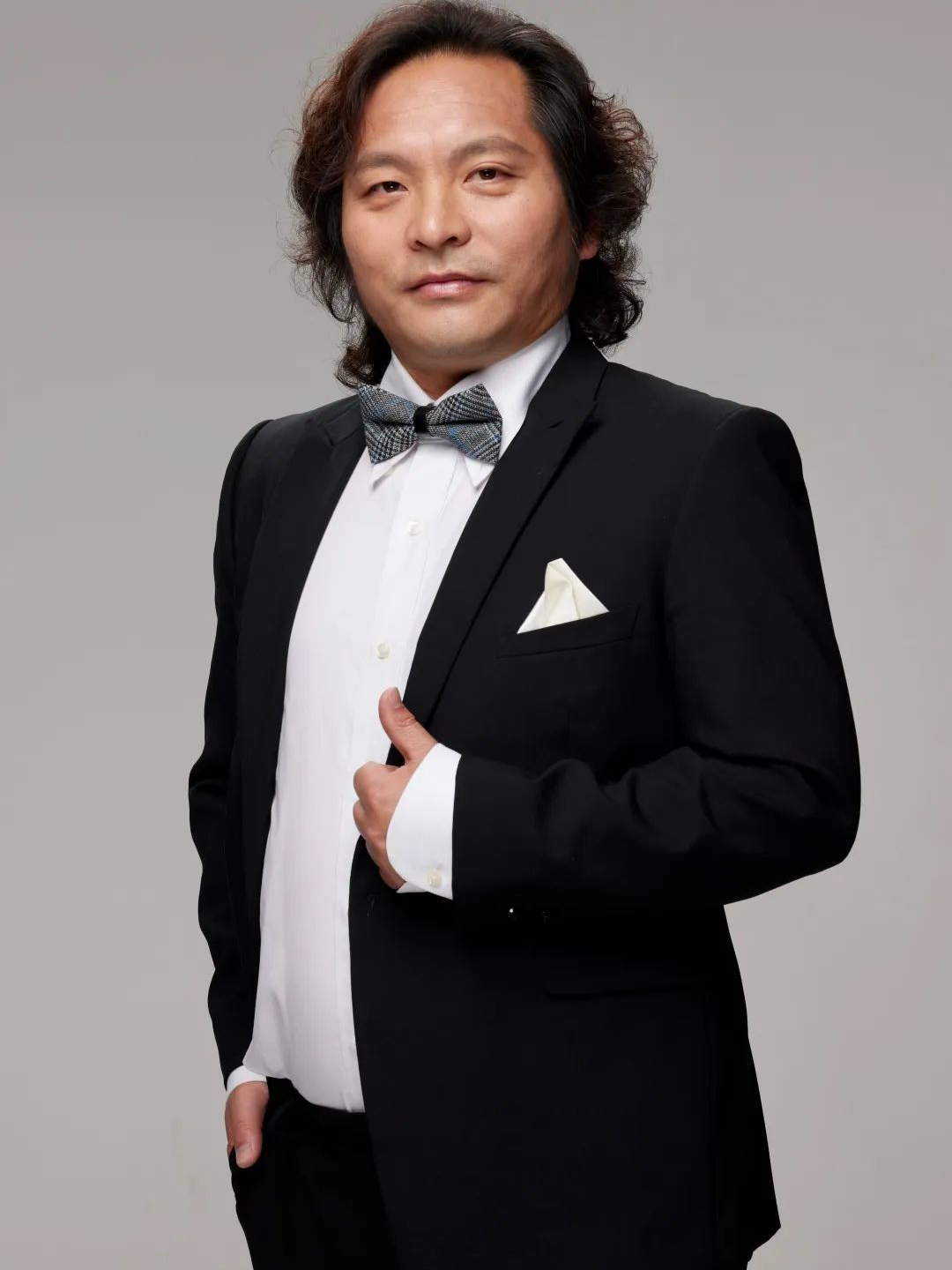 师从旅欧美男中音歌唱家陈彧先生系统学习西洋美声唱法