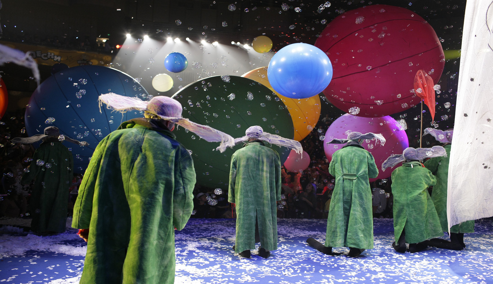 1526035808371060603.jpg standing up clowns (V.Mishukov)_副本.jpg