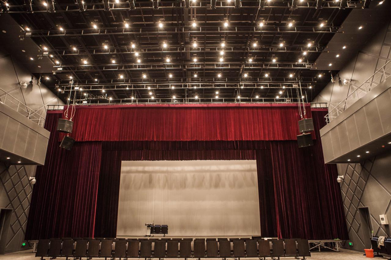 多功能厅,为黑匣子剧场,可容纳436人.