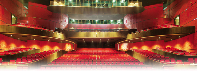 在东方音乐厅内,坐落着中国最大的管风琴之一.